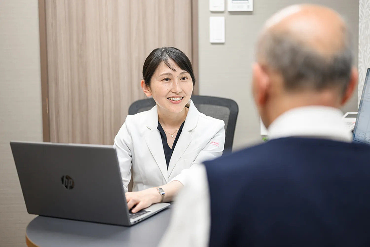 問診をしている医者